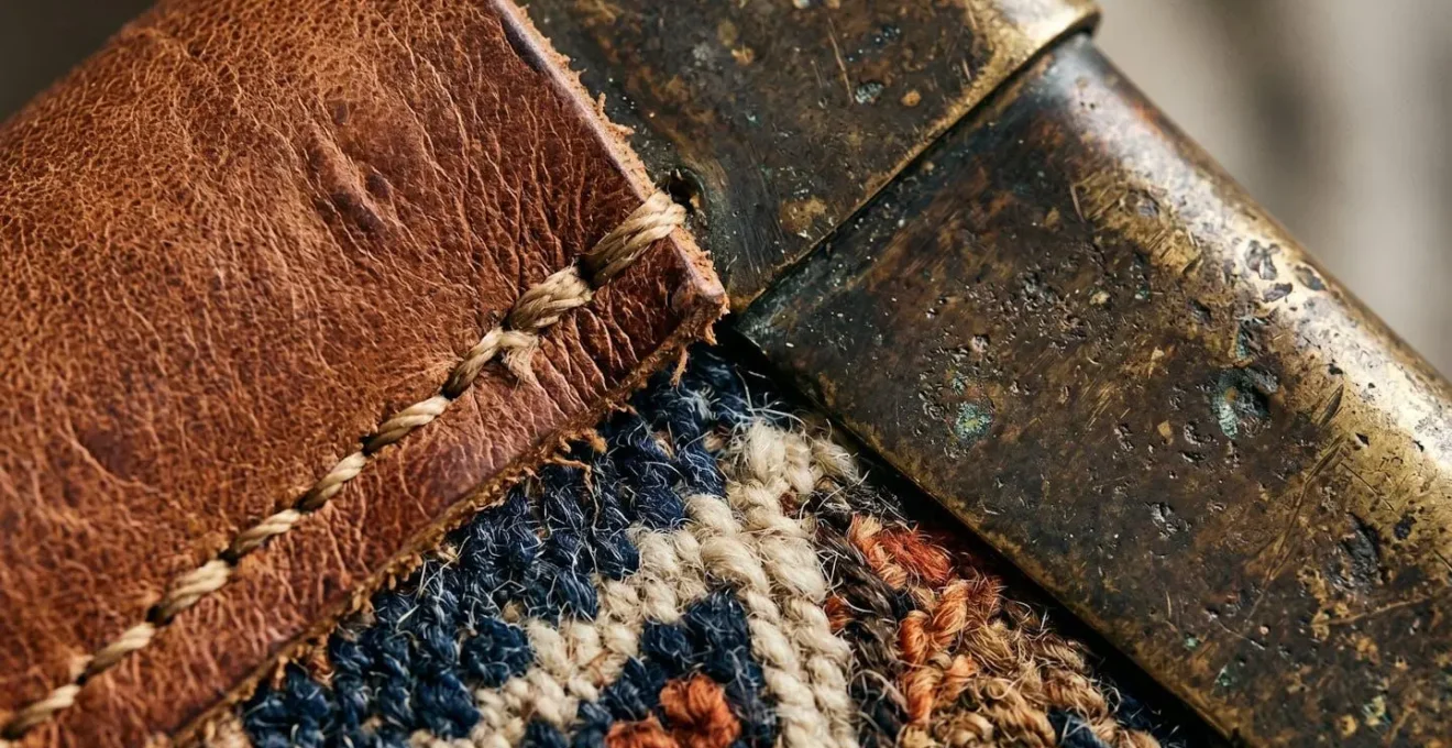 Macro dettagli di materiali artigianali italiani in boutique hotel